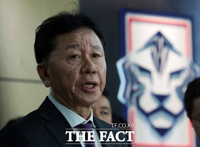 정해성 대한축구협회 전력강화위원장이 2일 오후 서울 종로구 축구회관에서 제5차 전력강화위원회 결과 브리핑을 하고 있다./뉴시스