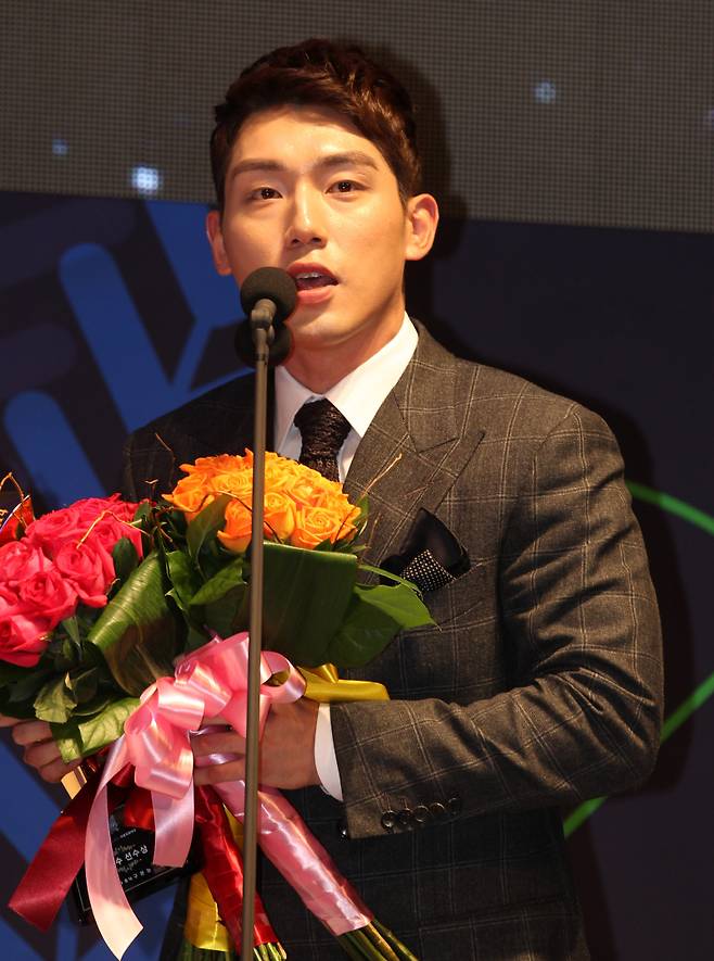 2014년 MVP에 오른 서건창(넥센)이 수상 소감을 밝히고 있다. IS 포토