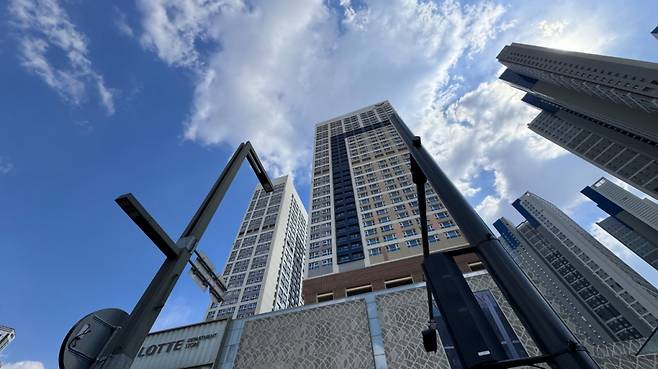 사진은 동탄역 롯데캐슬. 동탄역 바로 앞 롯데캐슬 전용 102㎡(34층) 지난 2월 22억원에 거래돼 신고가를 기록했다. /사진=조성준 기자