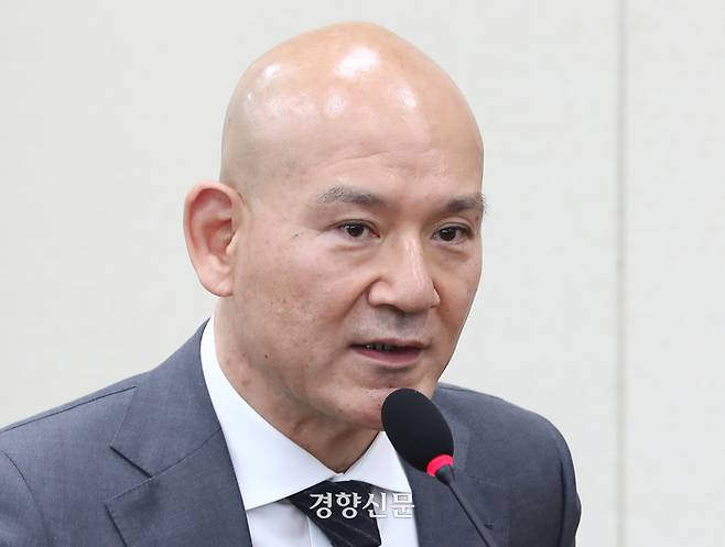 이해욱 DL그룹회장이 지난해 12월 국회 환경노동위원회 청문회에서 의원 질의에 답하고 있다. 이 회장은 국회 고용노동부 국정감사에 증인으로 채택됐지만 해외 출장을 이유로 불참했다. 박민규 선임기자