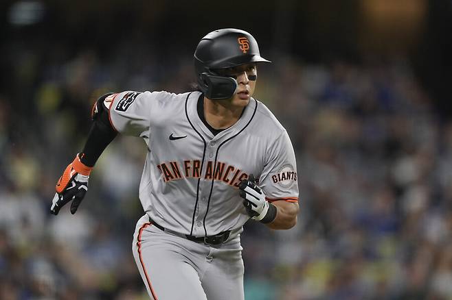 ▲ 샌프란시스코 자이언츠 이정후는 2일(한국시간) 미국 캘리포니아주 로스앤젤레스 다저스타디움에서 열린 \'2024 메이저리그\' LA 다저스와 경기에 1번타자 중견수로 선발 출전해 5타수 2안타를 기록했다. 시즌 타율은 종전 0.286에서 0.316로 올랐다. ⓒ 연합뉴스/AP통신