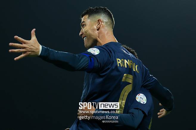 ▲ 크리스티아누 호날두는 3일(한국시간) 사우디아라비아 술탄 빈 압둘 아지즈 스타디움에서 열린 2023-24 사우디 프로리그 26라운드 아바와 원정 경기에 선발 출전해 해트트릭에 도움 한 개를 더해 8-0 대승에 앞장섰다.