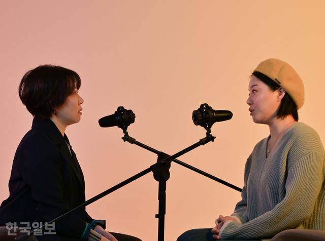민지씨도 처음엔 남자친구의 가족이 자신을 원망하고 웃는 모습이라도 보이면 돌멩이를 던지고 싶은 심정일 것이라고 여겼다. 그러나 자조모임에서 가족 자살 사별자를 만나고 가족의 처지를 헤아릴 수 있게 됐다. 그들에게 위로도 받았다. 최주연 기자