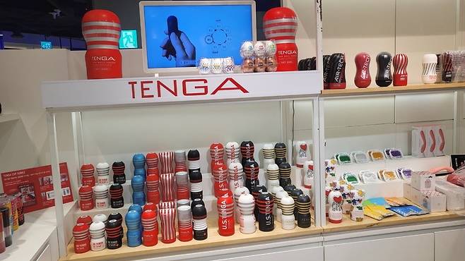 두타몰 텐가숍 내부.