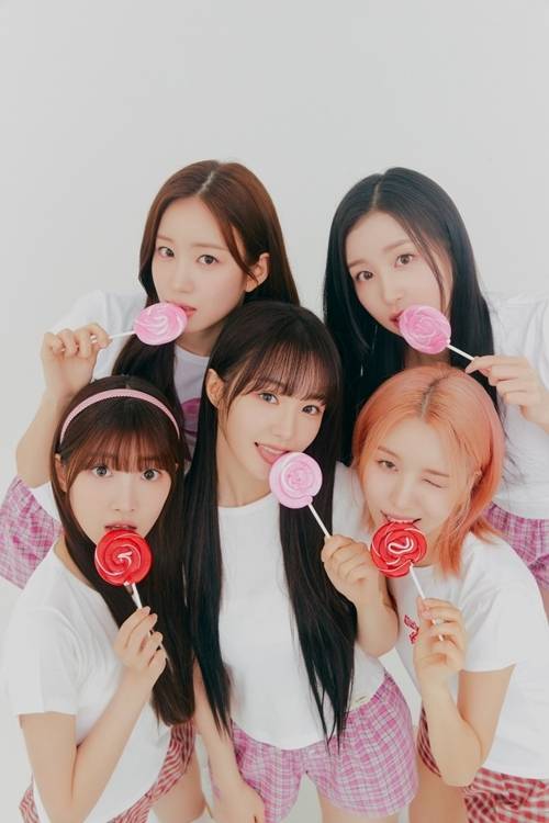 우아! 멤버 나나의 사소한 모든 것을 살펴본다. 사진=SSQ엔터테인먼트