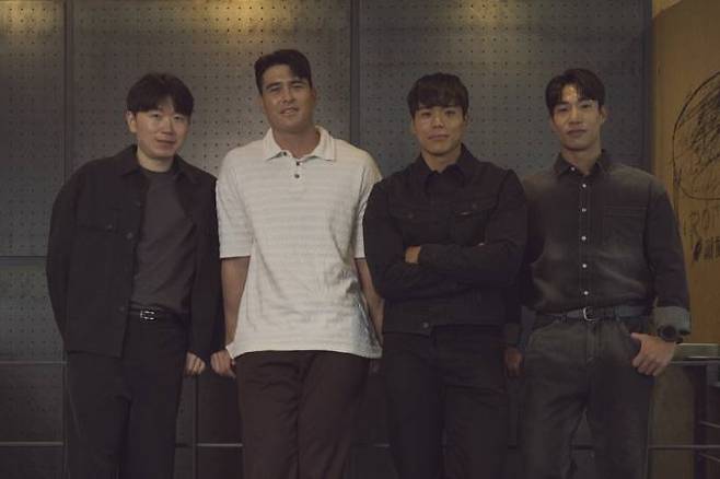 연출 및 기획을 맡은 장호기 PD와 참가자 안드레진, 아모띠, 홍범석(왼쪽부터). 넷플릭스