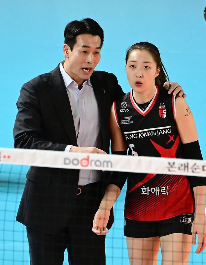 고희진 감독과 박은진. 제공 | 한국배구연맹