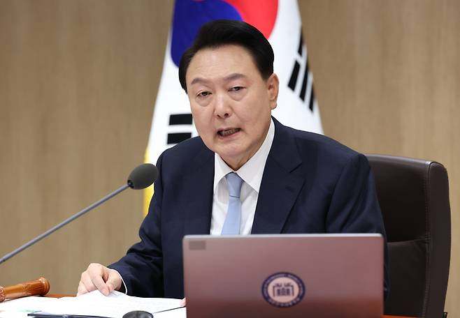 윤석열 대통령이 16일 서울 용산 대통령실 청사에서 열린 국무회의에서 발언하고 있다. / 연합뉴스