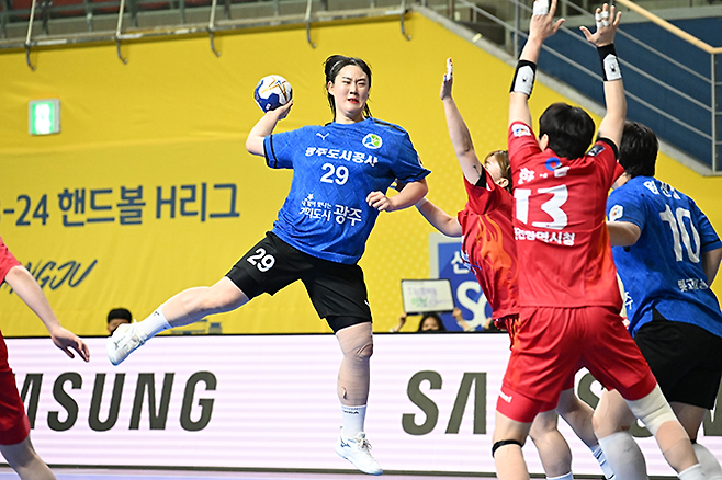 광주도시공사 김지현의 점프슛. 사진=한국핸드볼연맹 제공