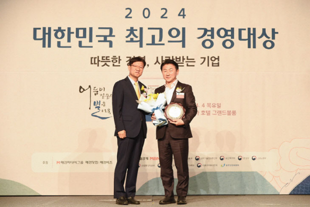 최고 경영대상 수상한 김동근 의정부시장(오른쪽). 사진 제공=의정부시
