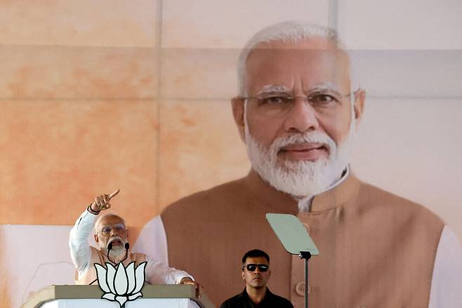 나렌드라 모디 인도 총리가 지난달 31일 인도 미루트에서 열린 선거 유세 집회에서 연설하고 있다. / 로이터