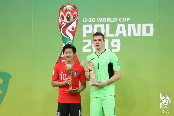 이강인(왼쪽, 당시 한국 U20 대표팀), 안드리 루닌(당시 우크라이나 U20 대표팀). 대한축구협회 제공