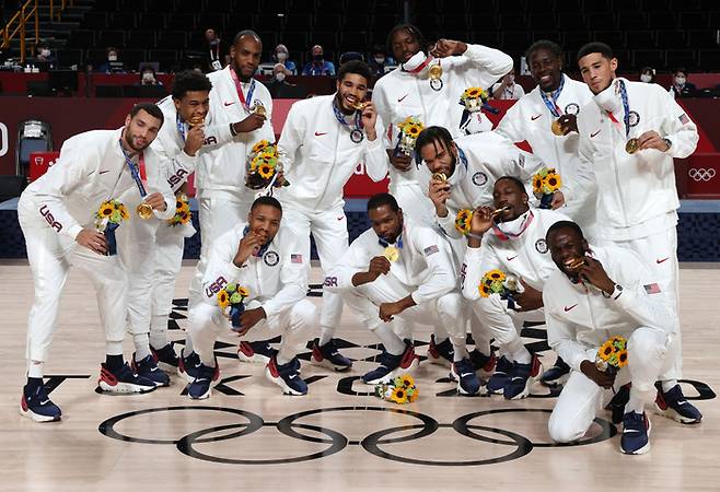 2021년 도쿄올림픽에서 금메달을 딴 미국 농구 대표팀 선수들. Getty Images코리아