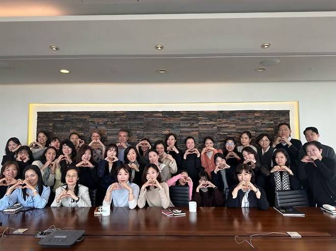 도로테 레가조니  BNP파리바 한국 대표는 세계 여성의 날을 기념해 지난달 19일 여성 임직원과 만남의 시간을 가졌다. 이날 행사에서 레가조니 대표는 직장과 가정 모두에서 싸워 온 이야기를 공유했다. [사진제공=BNP파리바]