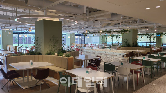 경기도 용인 현대그린푸드 본사 3층에 위치한 구내식당.(사진=남궁민관 기자)