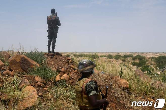 니제르 서부 지역에서 군인들이 경계 태세를 유지하고 있다. 2021.09.10 ⓒ AFP=뉴스1 ⓒ News1 권진영 기자