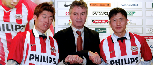 PSV와 계약한 박지성(왼쪽), 이영표(오른쪽) 선수 (출처=PSV)