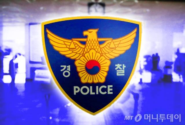 경기 김포에서 오토바이가 벤츠 차량을 들이받았다는 신고가 접수돼 경찰이 수사에 나섰다. 오토바이와 차량 운전자 모두 자신이 보복 운전을 당했다는 입장이다. /삽화=김현정 디자인 기자
