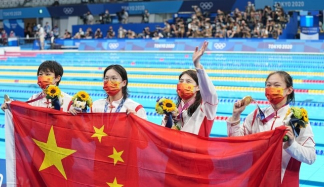 2020 도쿄올림픽 여자 수영 800m 계영에서 금메달을 차지한 중국 여자 수영 대표팀. [연합]