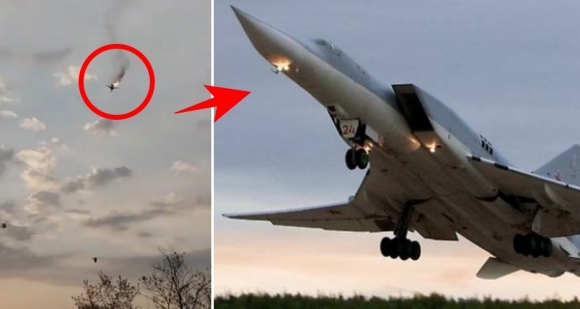 왼쪽은 19일(현지시간) 우크라이나군의 공격을 받고 추락하는 러시아의 투폴레프 초음속 폭격기(Tu-22), 오른쪽은 Tu-22 자료사진
