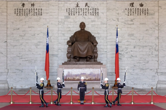 대만 타이베이 중정기념당의 장제스 동상