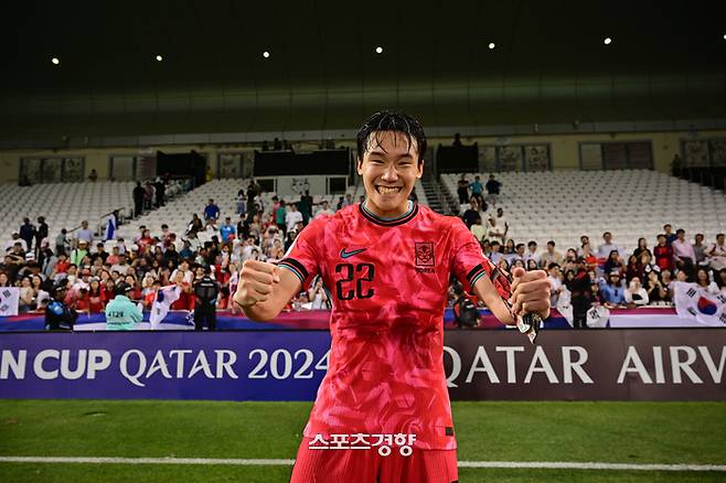 이태석이 22일 카타르 도하 자심 빈 하마드 스타디움에서 열린 2024 AFC U-23 아시안컵 조별리그 3차전 일본과의 경기에서 승리한 뒤 기뻐하고 있다. 대한축구협회 제공