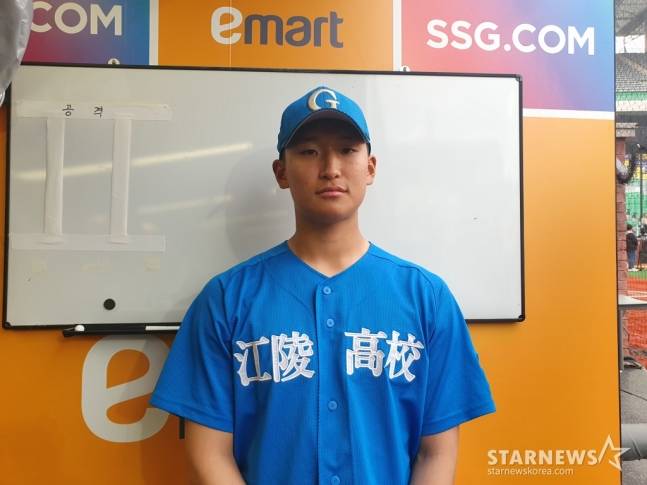 강릉고 시절 박지훈. 지난해 박지훈은 고교 첫 등판임에도 최고 시속 144㎞의 빠른 공과 슬라이더만으로 덕수고에 7이닝 1자책 호투를 펼쳤다. /사진=김동윤 기자