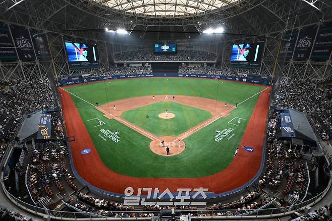 한국에서 사상 최초로 열리는 미국 메이저리그(MLB) 정규시즌 개막전을 앞두고 17일 오후 서울 고척스카이돔에서 LA 다저스와 키움 히어로즈가 스페셜매치를 펼쳤다. 고척돔=정시종 기자  /2024.03.17.