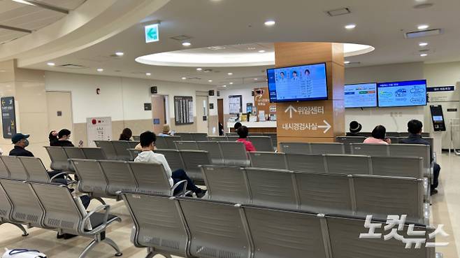 텅빈 연세세브란스병원 암센터 진료대기석. 박인 기자