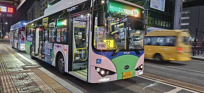 노란색의 마을버스에서 청록색의 시내버스로 바뀐 구082번 버스. 사진제공 ㅣ고양시