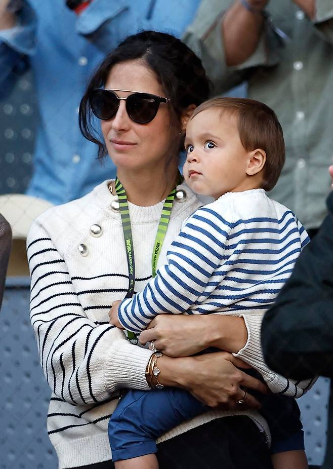 라파엘 나달의 경기를 지켜보는 그의 아내 마리아 프란시스카 페레요와 아들 라파엘. /로이터 연합뉴스