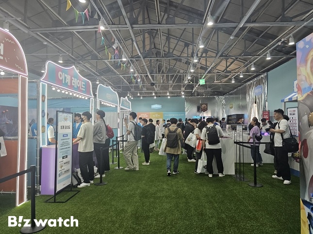 컴투스는 27일 서울 성수동에서 서머너즈 워: 천공의 아레나 10주년 행사인 '서머너즈 페스티벌'을 개최했다.