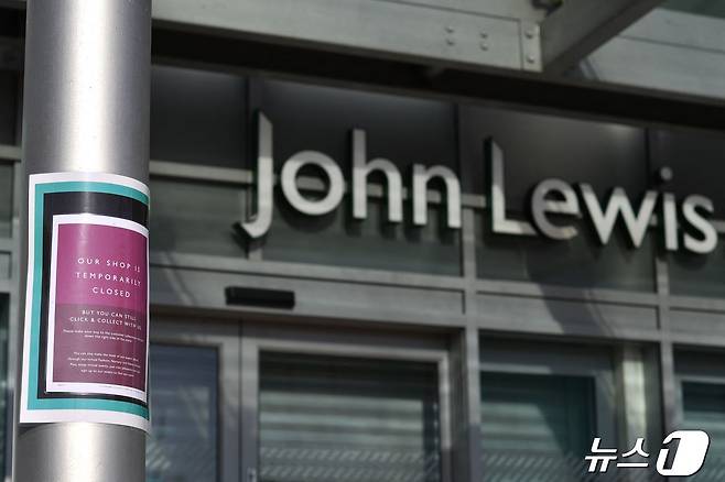 영국 남동부 툰브리지웰스의 존 루이스 백화점 매장 입구. 2020.11.05/ ⓒ AFP=뉴스1 ⓒ News1 권진영 기자