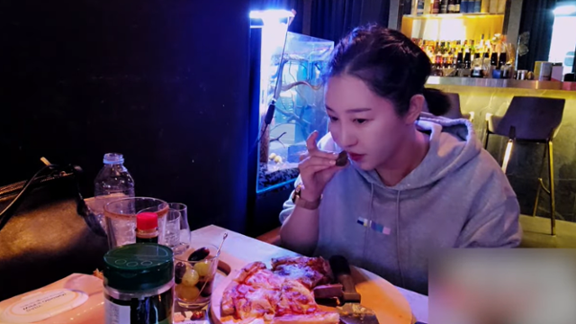 '이태원 초콜릿' 영상으로 관심을 모은 남가경이 입장을 밝혔다. '빛나는 가경이' 캡처