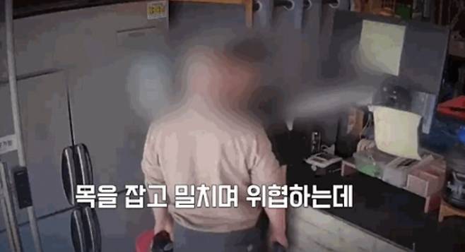 음식점 사장이 음식을 조금 늦게 준비했다는 이유로 배달 기사에게 폭행을 당했다는 사연이 전해졌다. /사진=JTBC '사건반장' 캡처