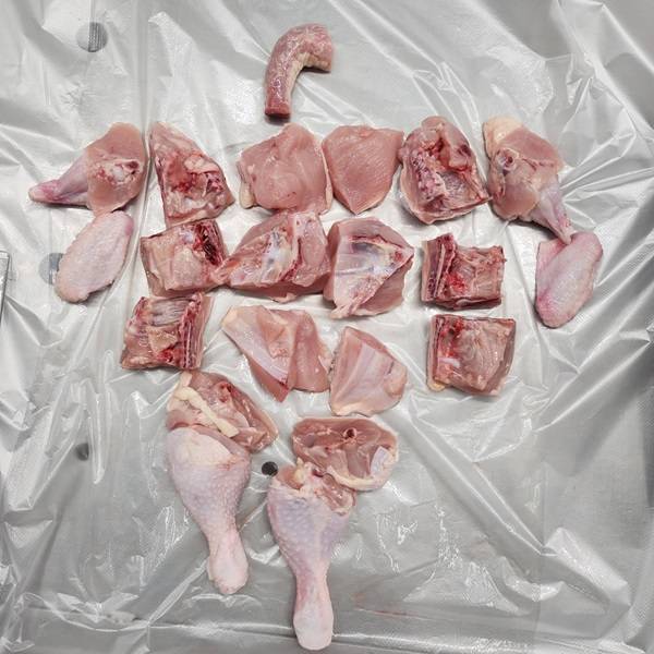 21등분한 교촌치킨의 생닭/사진제공=교촌에프앤비