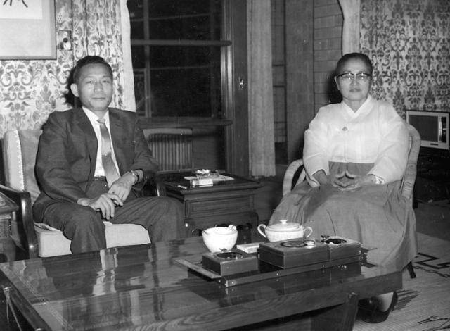 1965년 박정희 대통령과 박순천 민중당 대표최고위원. 연합뉴스