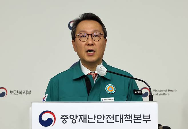 박민수 중앙재난안전대책본부 제1총괄조정관(보건복지부 제2차관)이 29일 세종시 정부세종청사에서 의사 집단행동 중대본 회의 주요 내용과 비상진료체계 상황 등을 발표하고 있다. /사진= 뉴시스