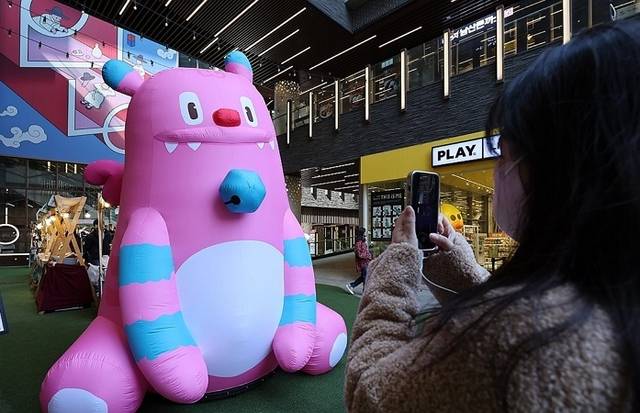 올해 3월 서울 종로구 인사동에 있는 ‘안녕인사동’에 서울시의 상징 캐릭터 해치 아트벌룬이 설치됐다. 연합뉴스