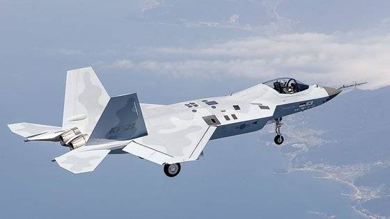 한국형 전투기 KF-21 '보라매'의 '마지막' 단좌(1인승) 시제기인 '5호기'가 지난해 5월 시험 비행하고 있다. 뉴스1