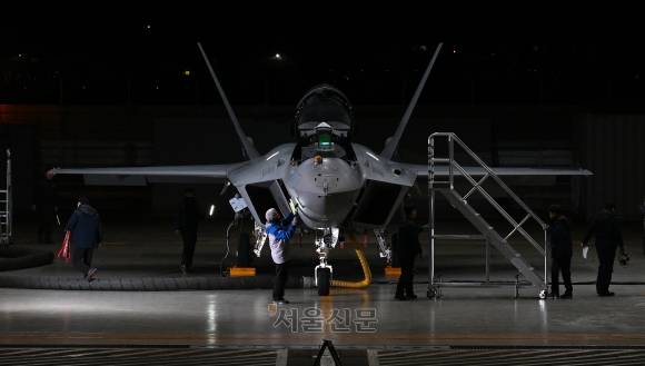 경남 사천 한국항공우주산업(KAI)이 개발 중인 KF-21 보라매 전투기. 2023.12.19 서울신문