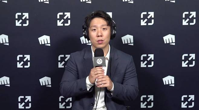 11일 쿠키뉴스와 화상 인터뷰에 임한 ‘헬퍼’ 권영재 젠지 코치. 라이엇 게임즈