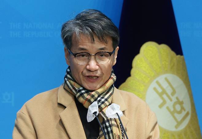 최재영 목사가 1월22일 오후 국회 소통관에서 열린 김건희 특검법 즉각 수용 촉구 기자회견에서 발언하고 있다. 연합뉴스