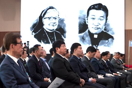 신협중앙회는 최근 창립 64주년을 맞아 대전 유성구 소재 신협중앙연수원에서 임직원 220여명이 참석한 가운데 '2024년도 신협운동 선구자 추모식'을 진행했다. 신협중앙회 제공