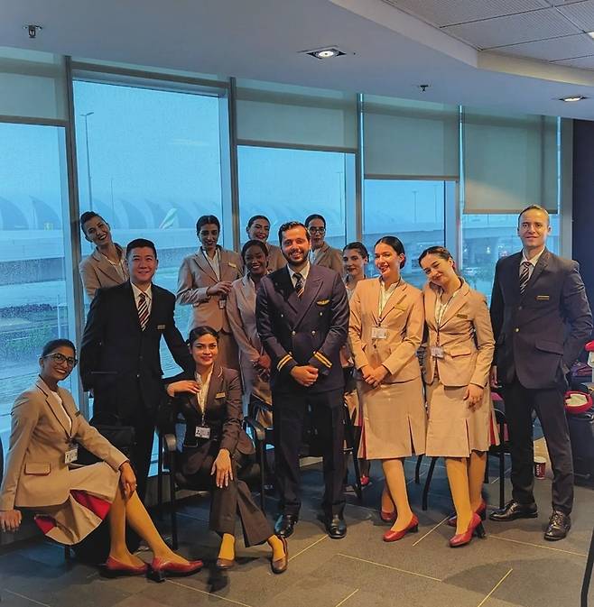 <instagram @cabincrewemirates>