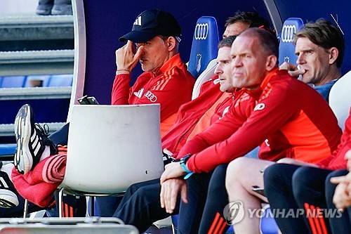 뮌헨이 19일(한국시간) 독일 호펜하임에 있는 프리제로 아레나에서 열린 호펜하임과의 2023-2024시즌 분데스리가 최종 라운드에서 2-4 역전패를 당했다. 뮌헨은 이 경기 패배로 승점 확보에 실패했다. 동시간대 열린 슈투트가르트와 보루시아 묀헨글라트바흐 경기에서 슈투트가르트가 4-0 대승을 거두면서 뮌헨은 3위(23승 3무 8패 승점 72)로 밀려났다. 슈투트가르트가 2위(23승 4무 7패 승점 73)로 올라섰다. 뮌헨이 3위로 내려앉은 건 지난 2010-2011시즌 이후 13년 만이다. 연합뉴스