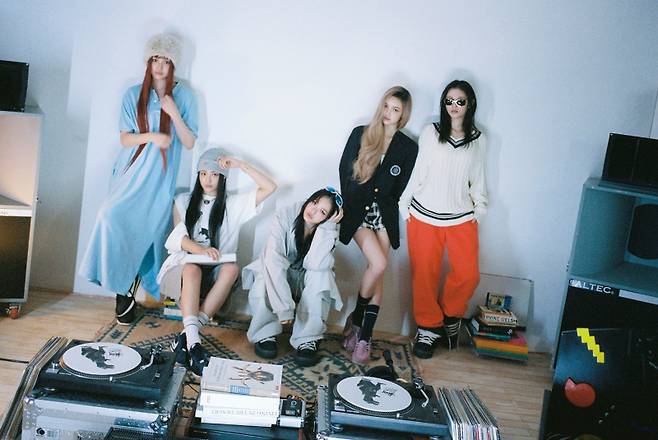 뉴진스 ‘하우 스위트’ 재킷(사진=어도어 제공)