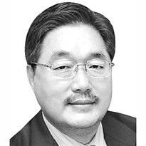 김종회 문학평론가·한국디지털문인협회 회장