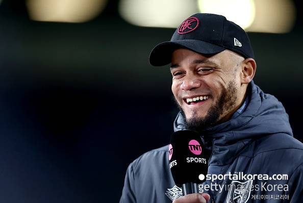 유럽 축구 이적 시장에 정통한 파브리지오 로마노는 26일(한국시간) "뮌헨은 이미 콤파니 감독과 모든 서류 작업을 마쳤다"라고 전했다. 이에 콤파니가 영입하고자 하는 선수들의 면면이 주목 받고 있다. 여기엔 과거 맨체스터 시티 시절 콤파니와 함께 호흡한 존 스톤스도 포함됐다. 스톤스가 합류할 경우 김민재의 입지에도 영향을 줄 확률이 크다. / 사진=게티이미지코리아