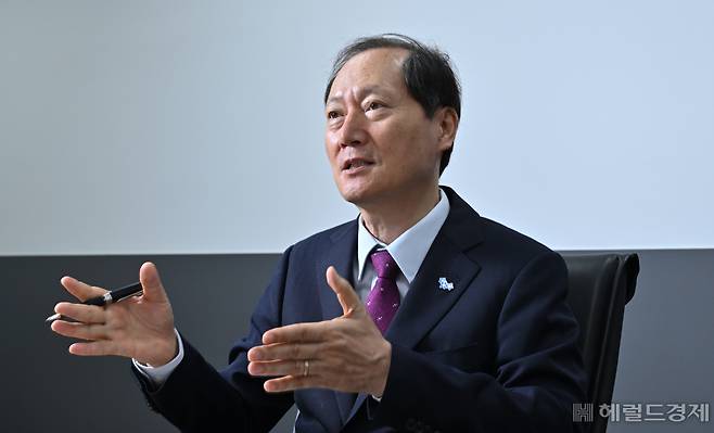 이완규 법제처장이 지난 20일 오후 서울 종로구 정부서울청사에서 헤럴드경제와 인터뷰를 하고 있다. 임세준 기자